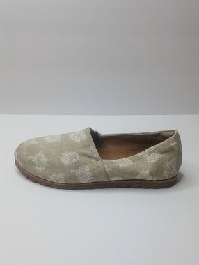 L.L. Bean Beige Floral Slip-On Loafer Size‎ 8.5